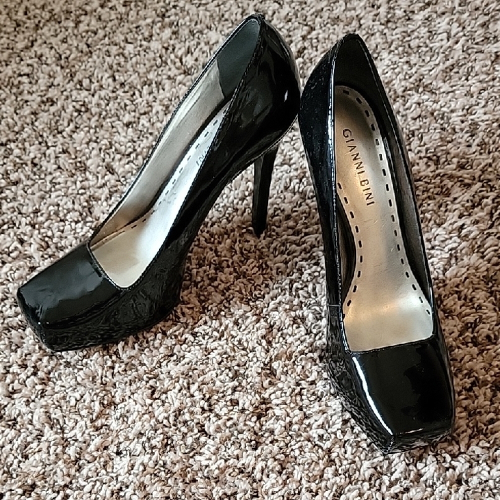 Gianni Bini Glossy Black Heels